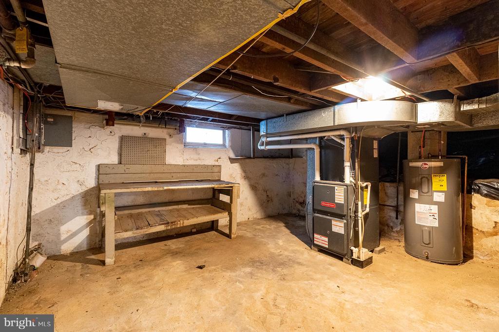 2557 WHITEHORSE MERCERVILLE