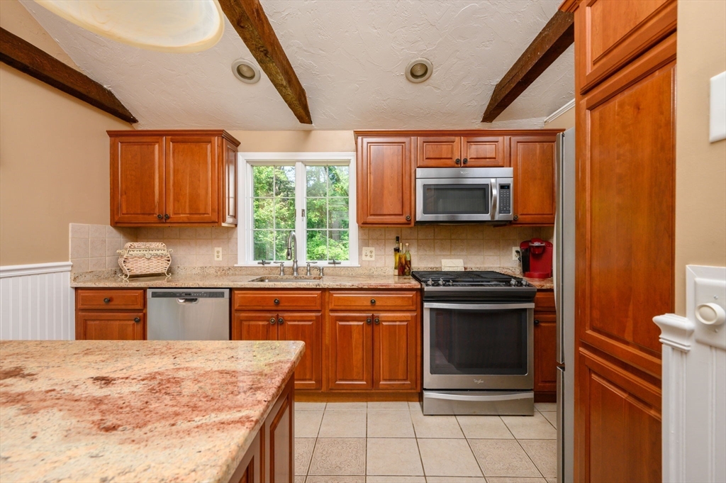 190 Colonial Dr