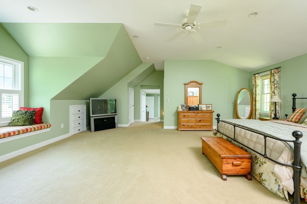190 Colonial Dr