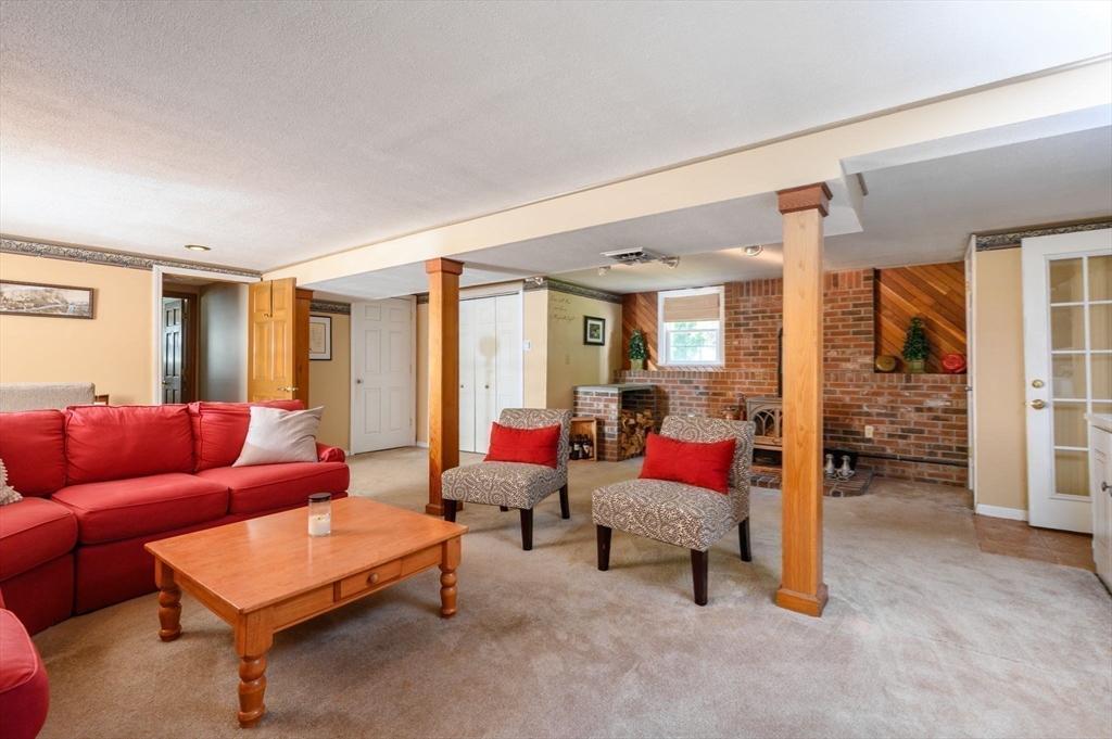 190 Colonial Dr