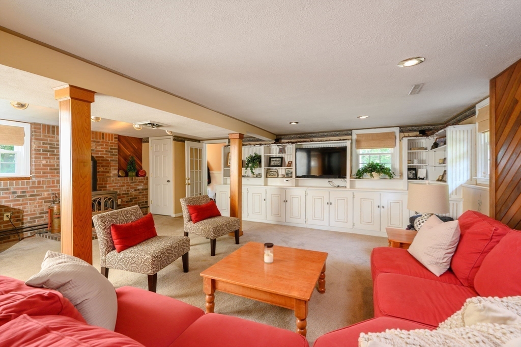 190 Colonial Dr