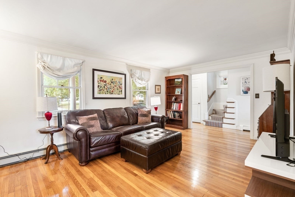 11 Sycamore Rd