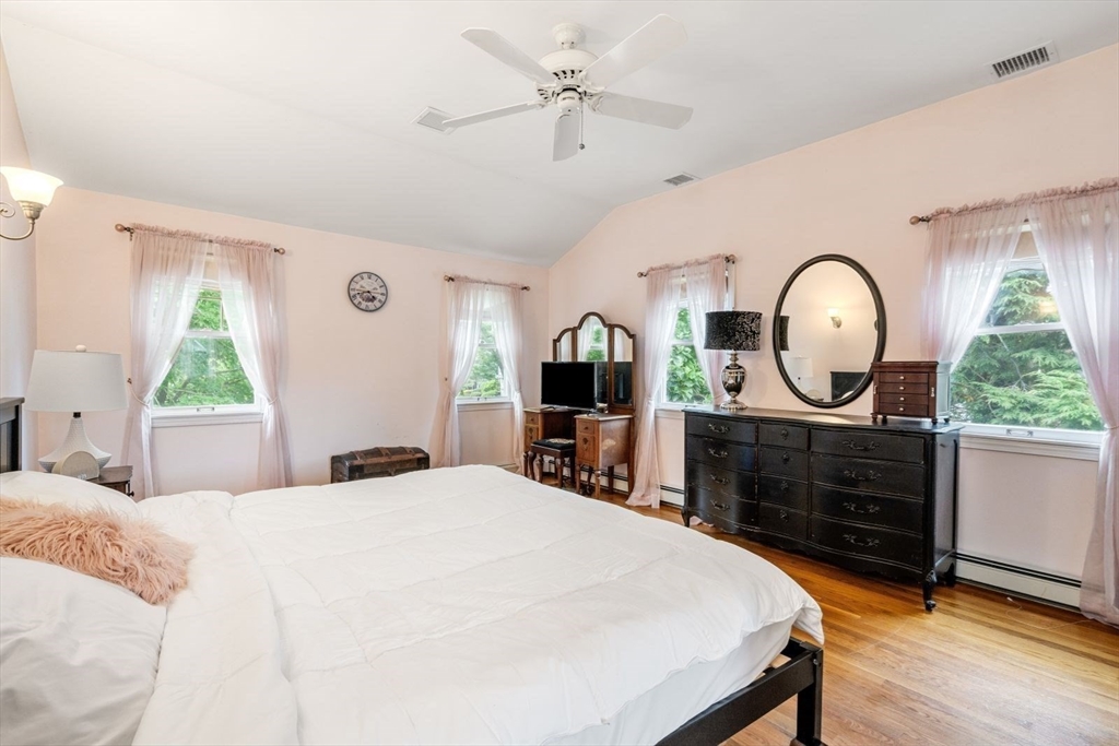 11 Sycamore Rd