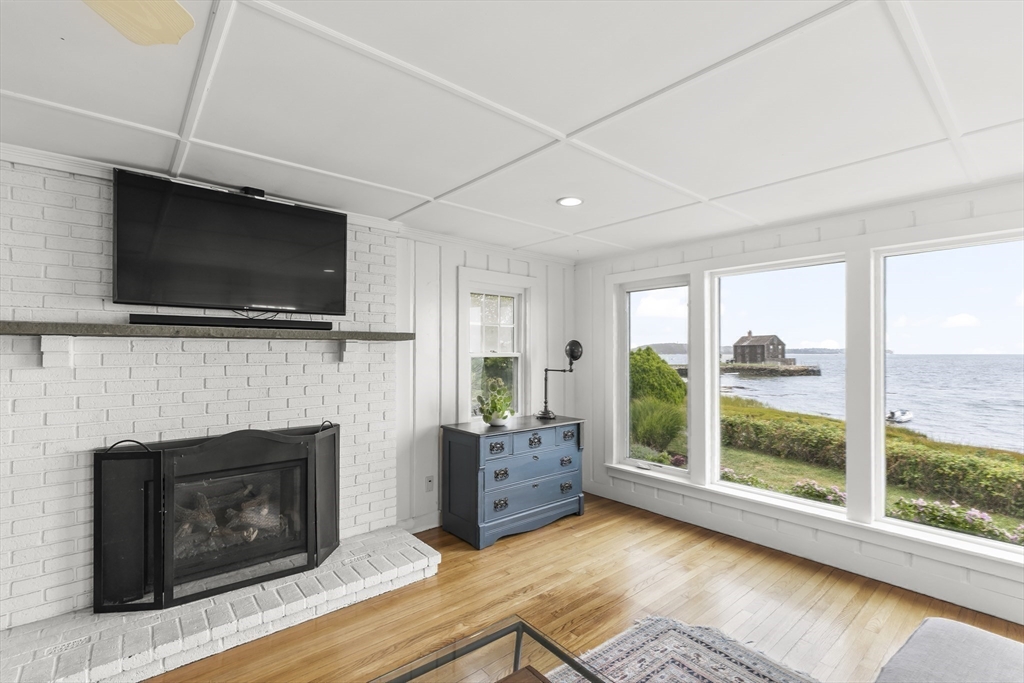 2 Braintree Ave.(Waterfront)