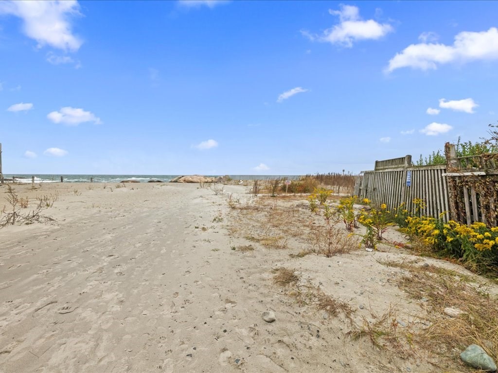 72 Glades Rd