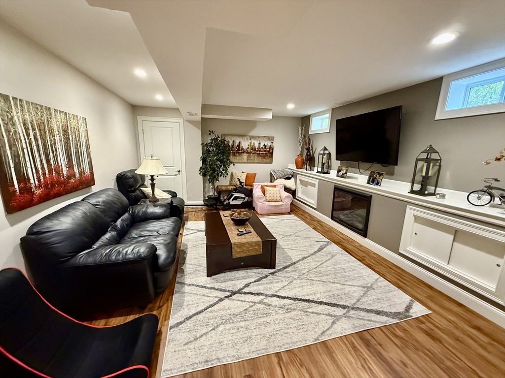 16 Seltsam Way