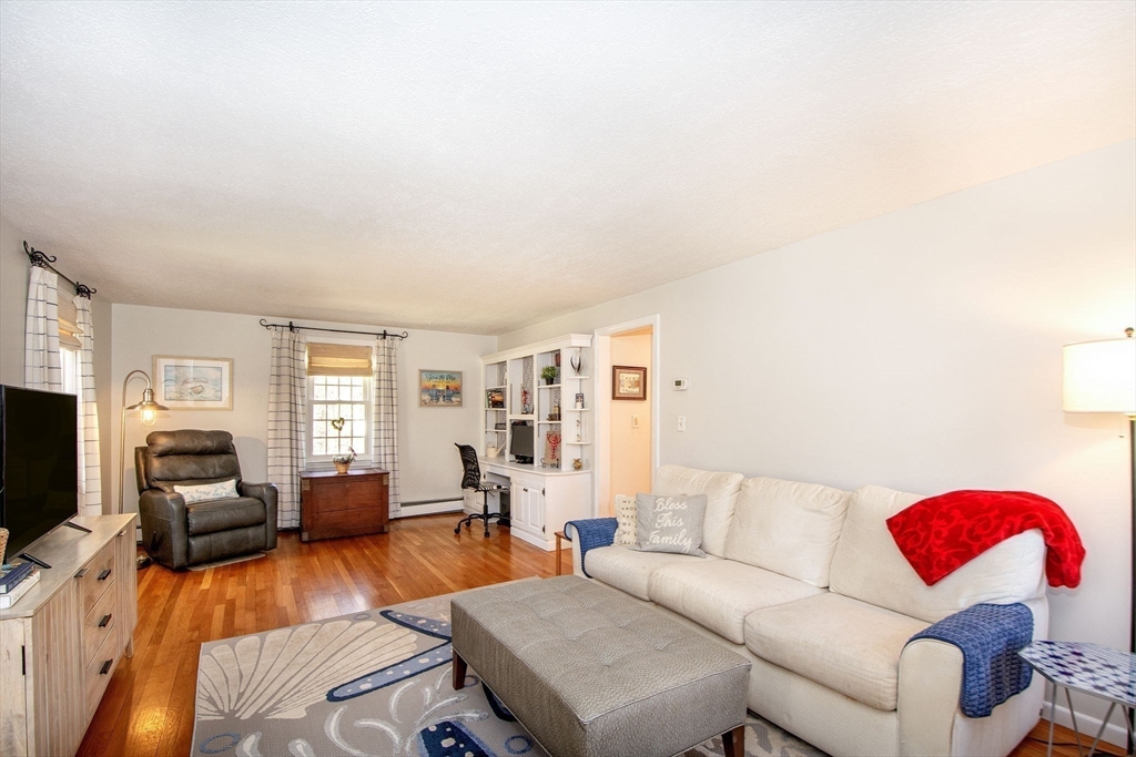 18 Longmeadow Rd