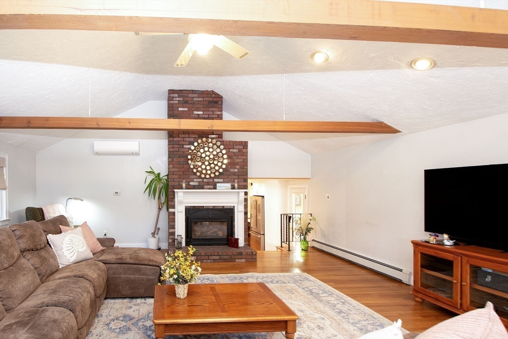 18 Longmeadow Rd
