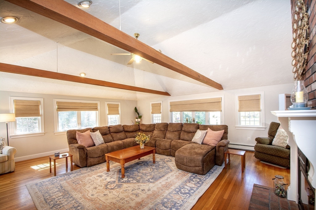 18 Longmeadow Rd