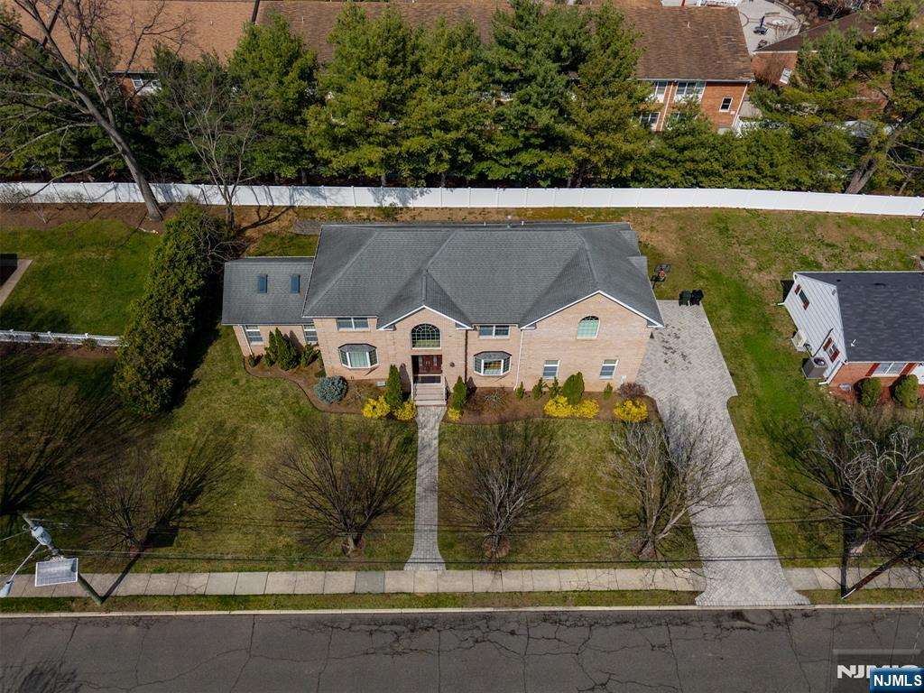 683 Victoria Avenue