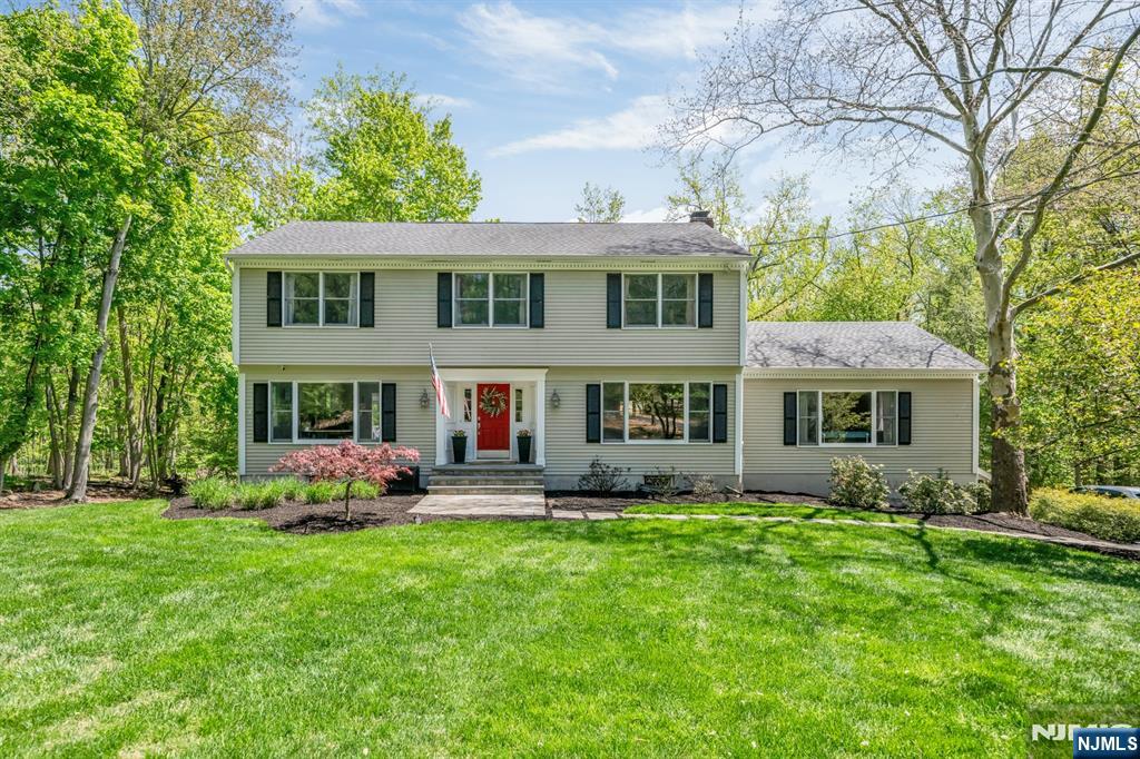 558 W Saddle River Road