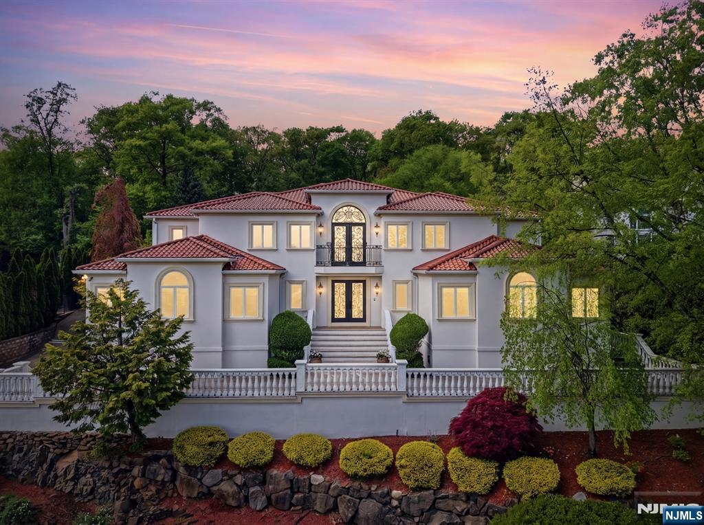 27 Mountainwood Court