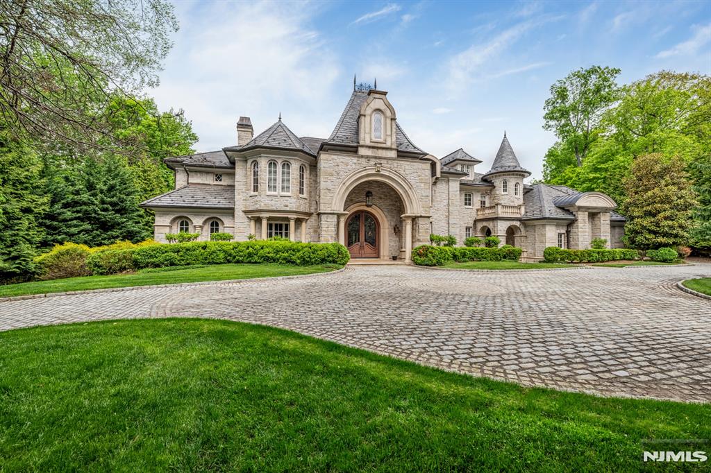 7 Buckingham Drive