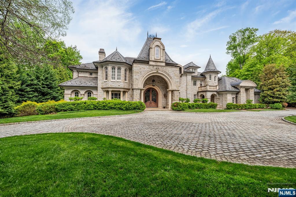 7 Buckingham Drive