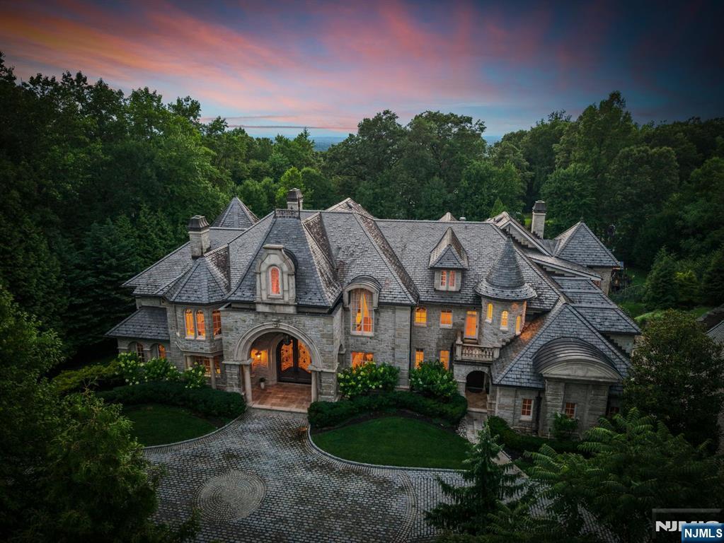 7 Buckingham Drive