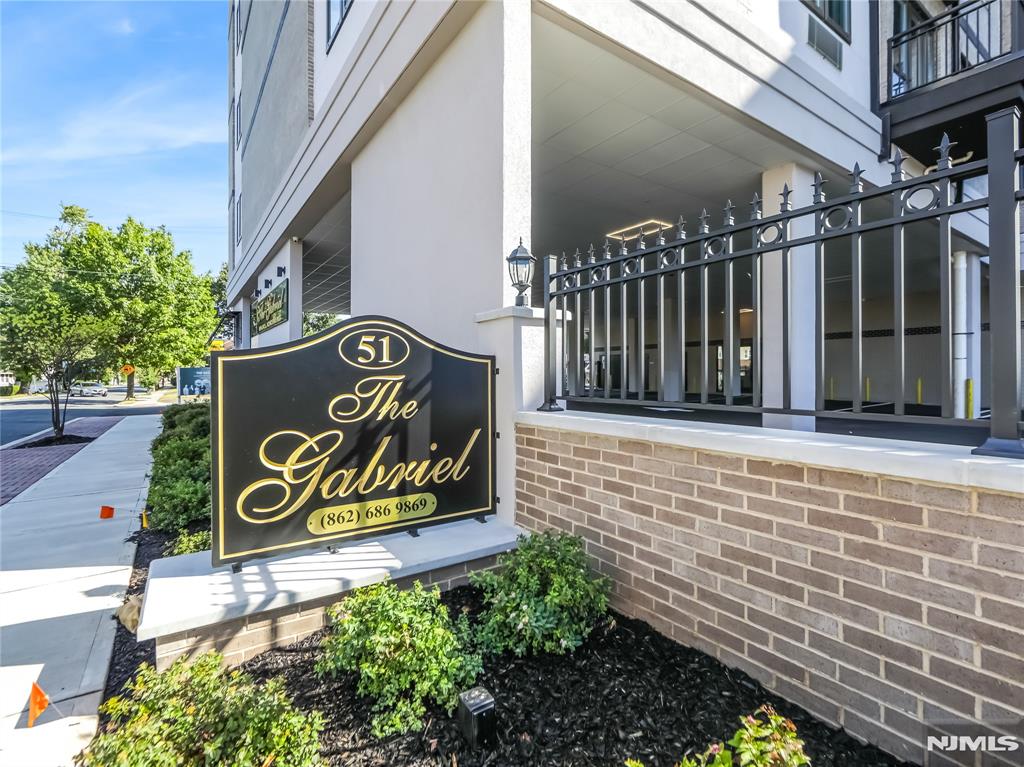 51 Queen Anne Road 201