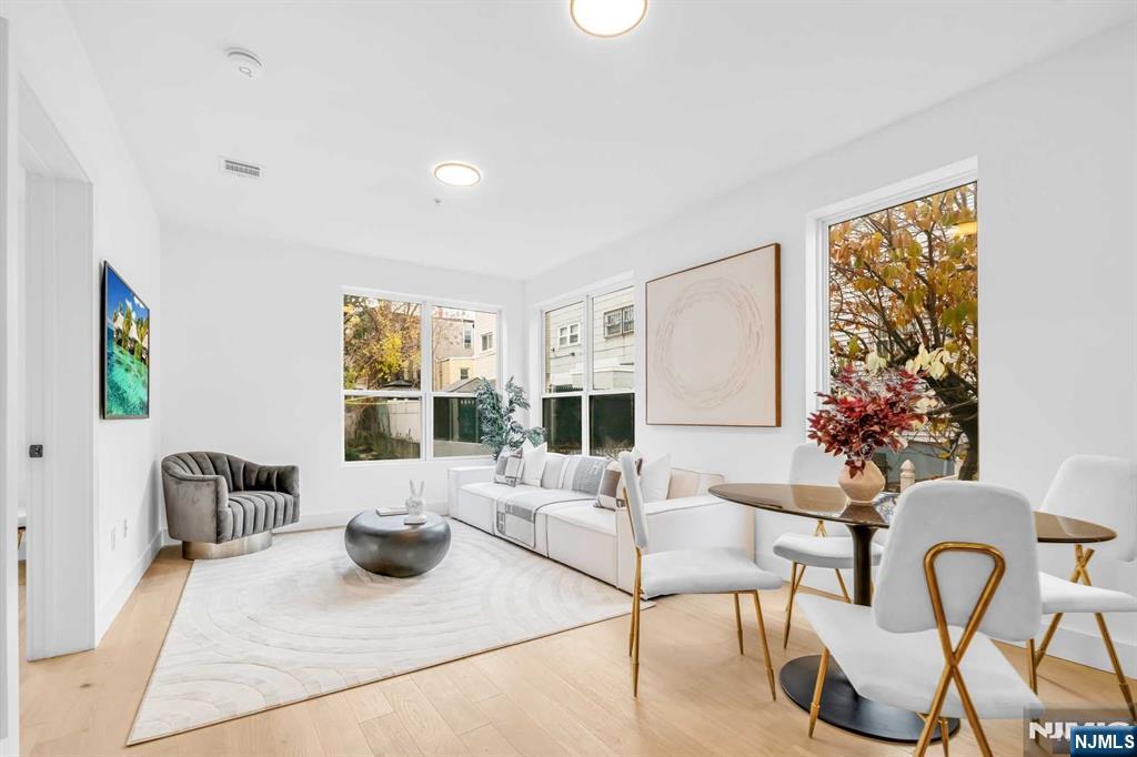 649 38th Street 3-04
