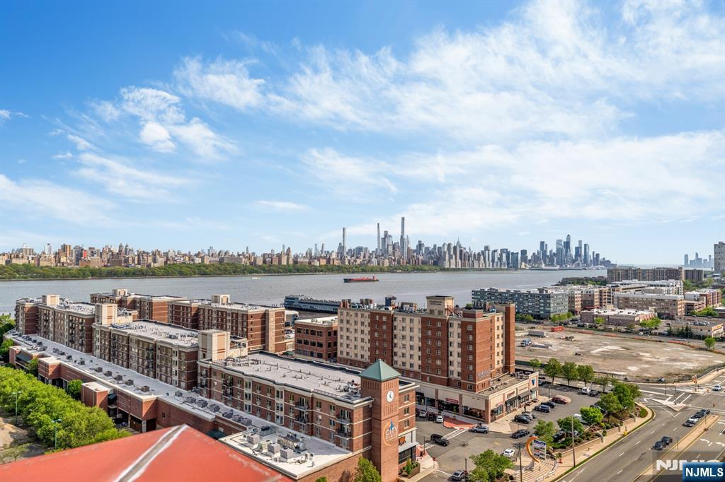 916 Hudson Park