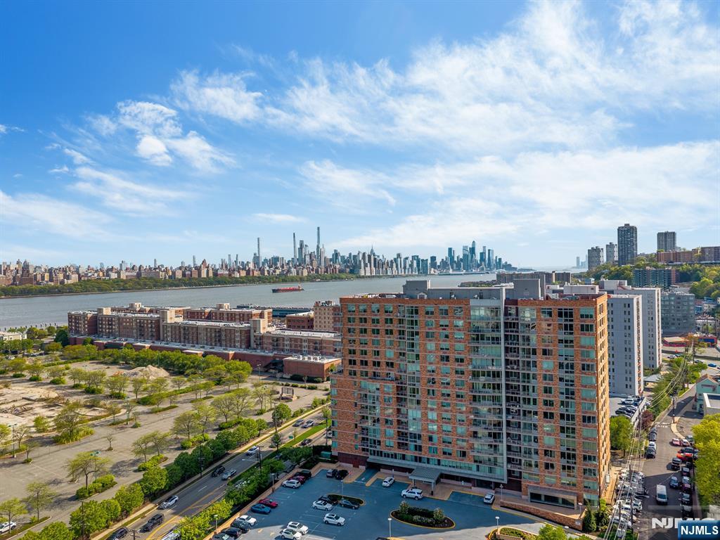 916 Hudson Park