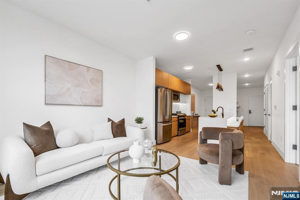 649 38th Street PH005