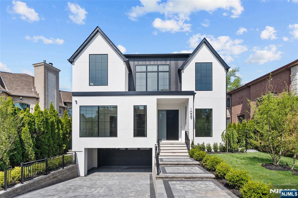 1059 Briar Way