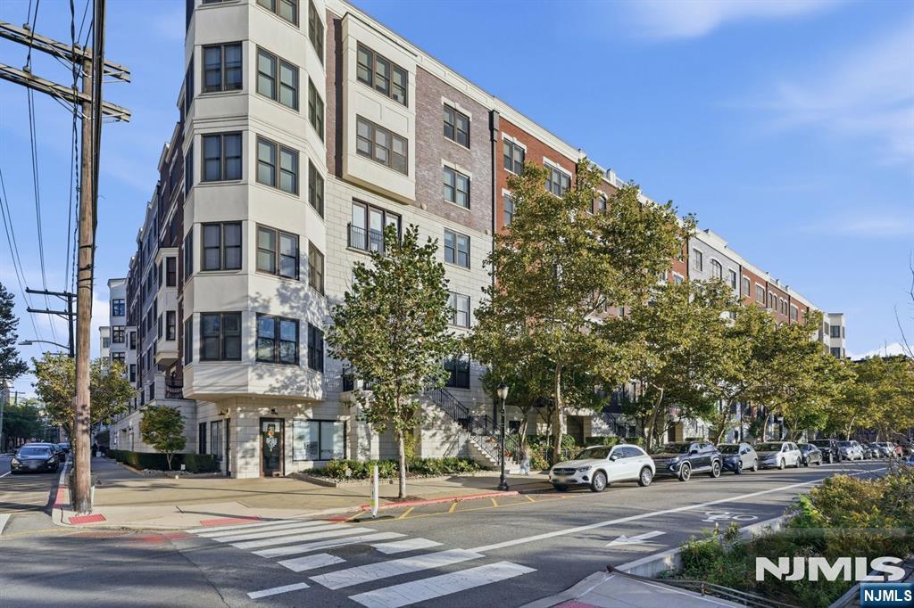 1200 Grand Street 510