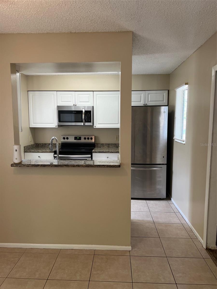 7266 OAK MEADOWS CIR