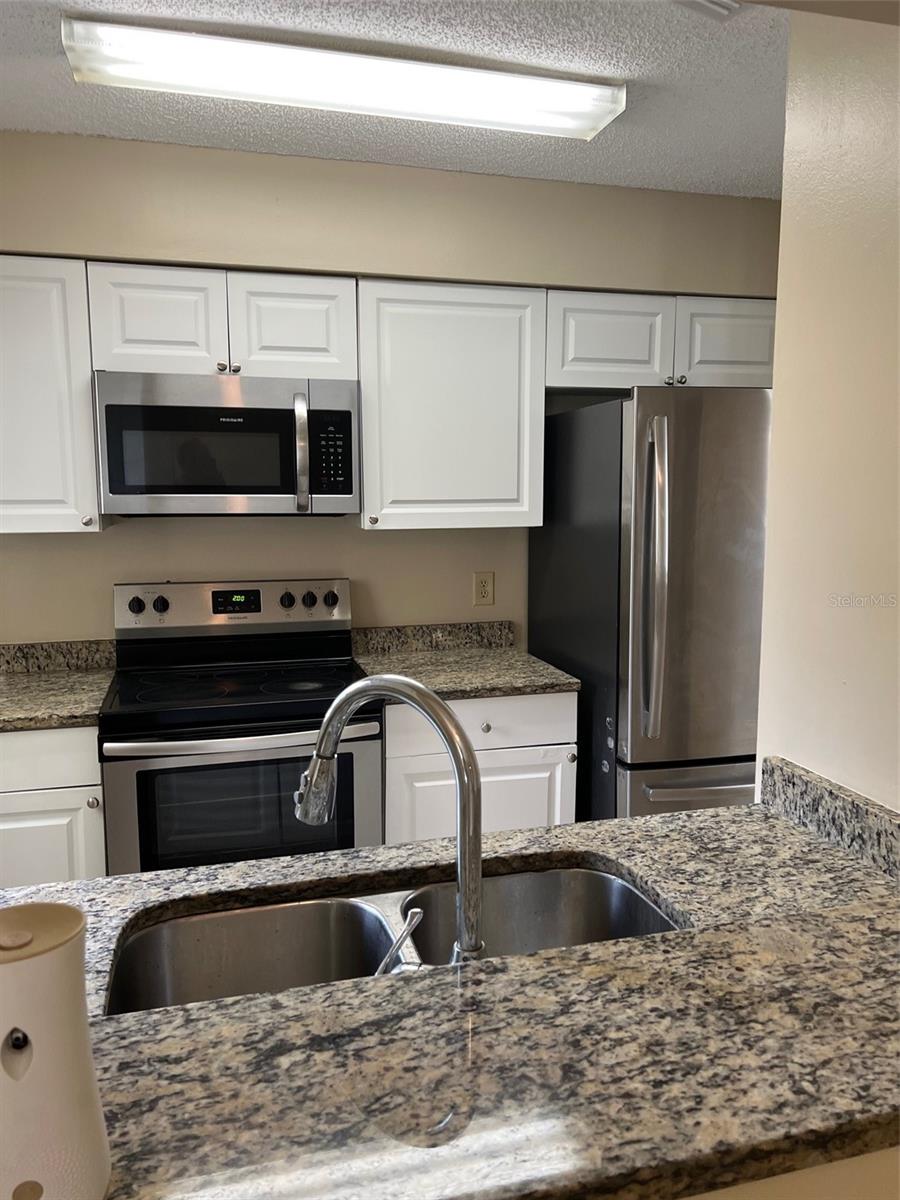 7266 OAK MEADOWS CIR