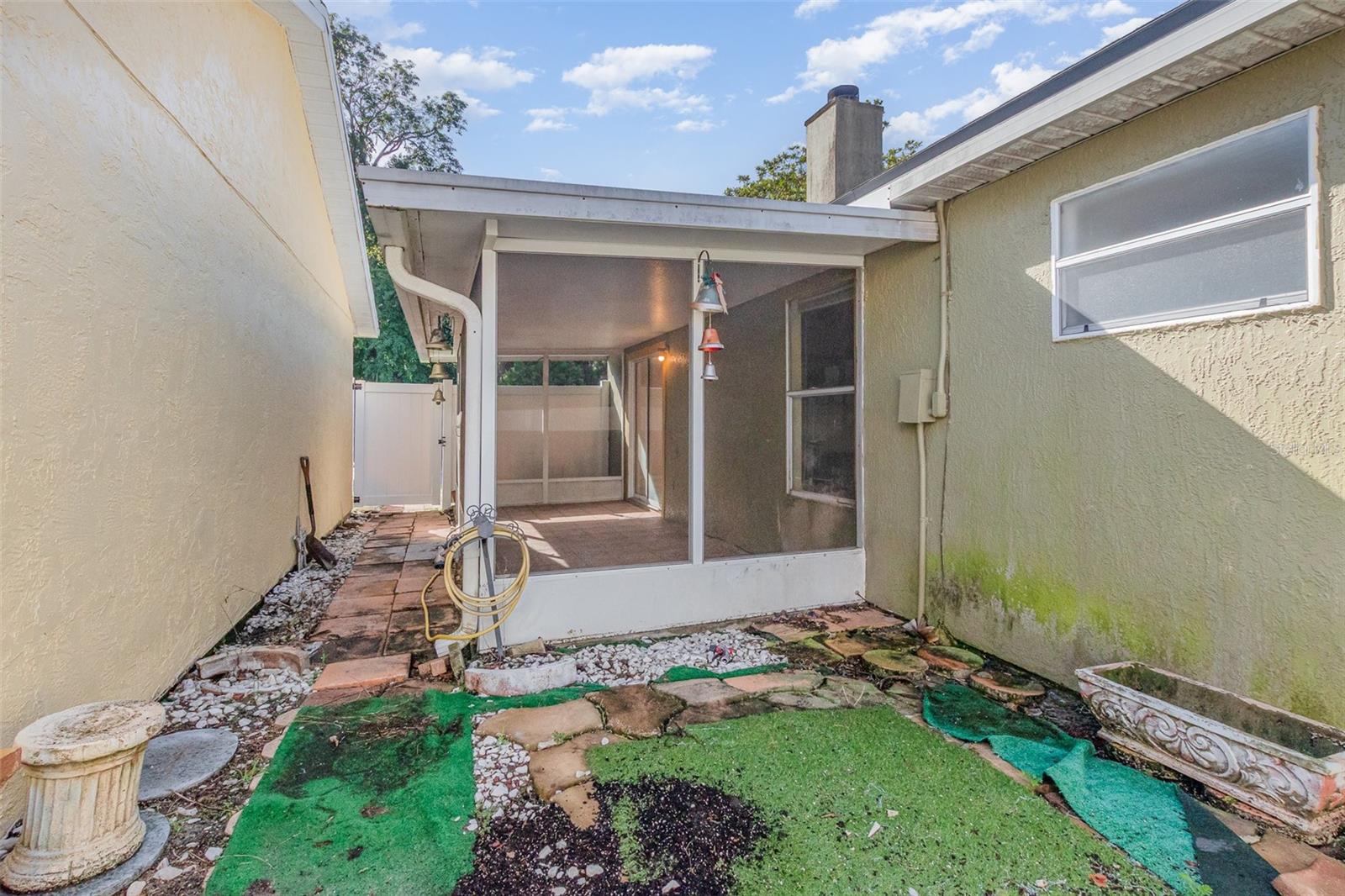 435 HORIZON DR