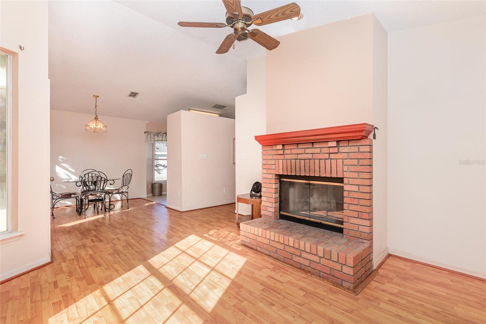 435 HORIZON DR