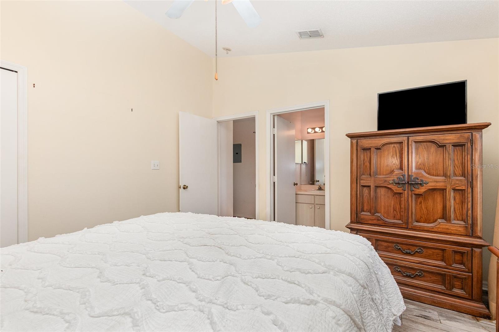 435 HORIZON DR
