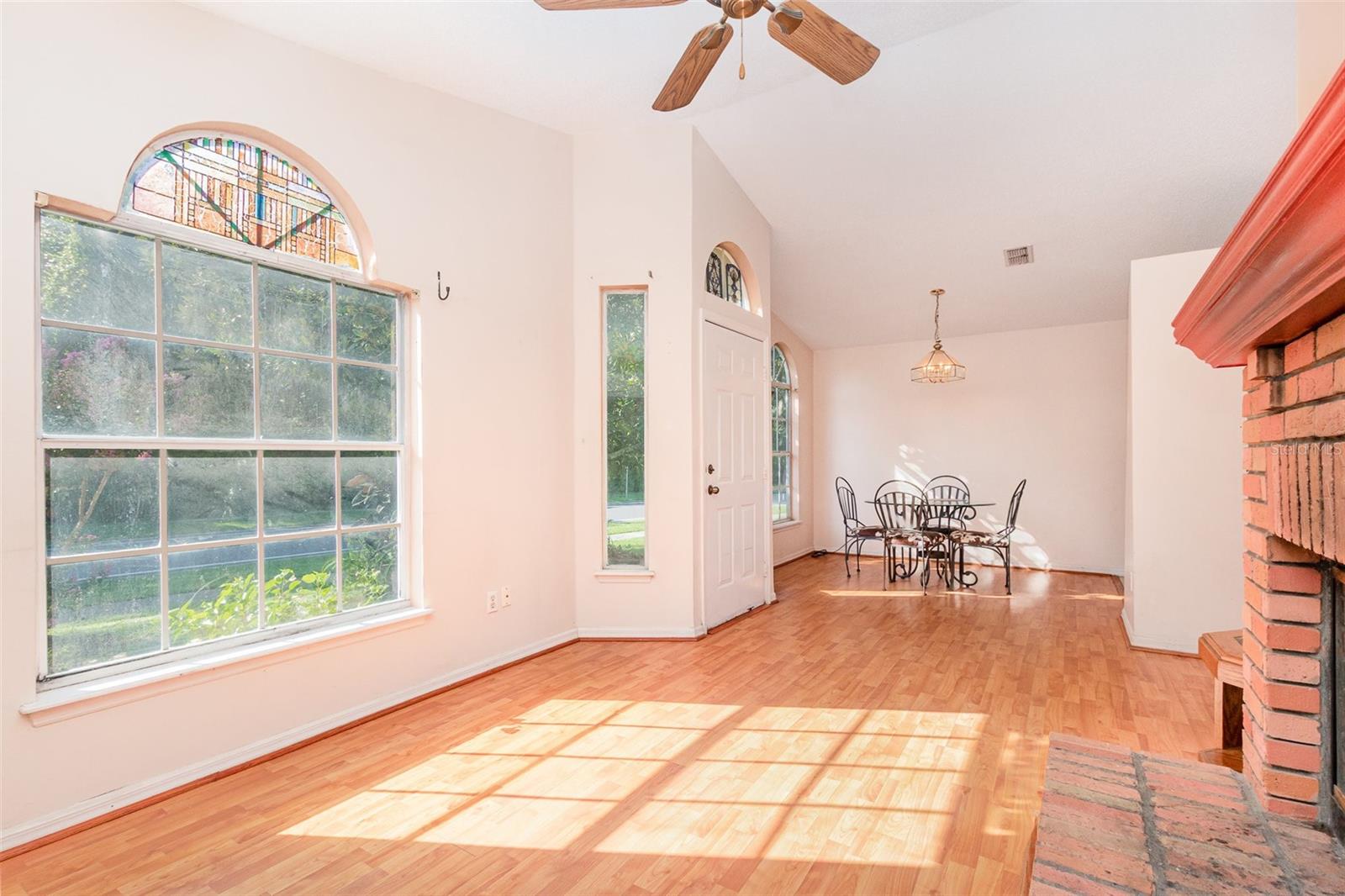 435 HORIZON DR