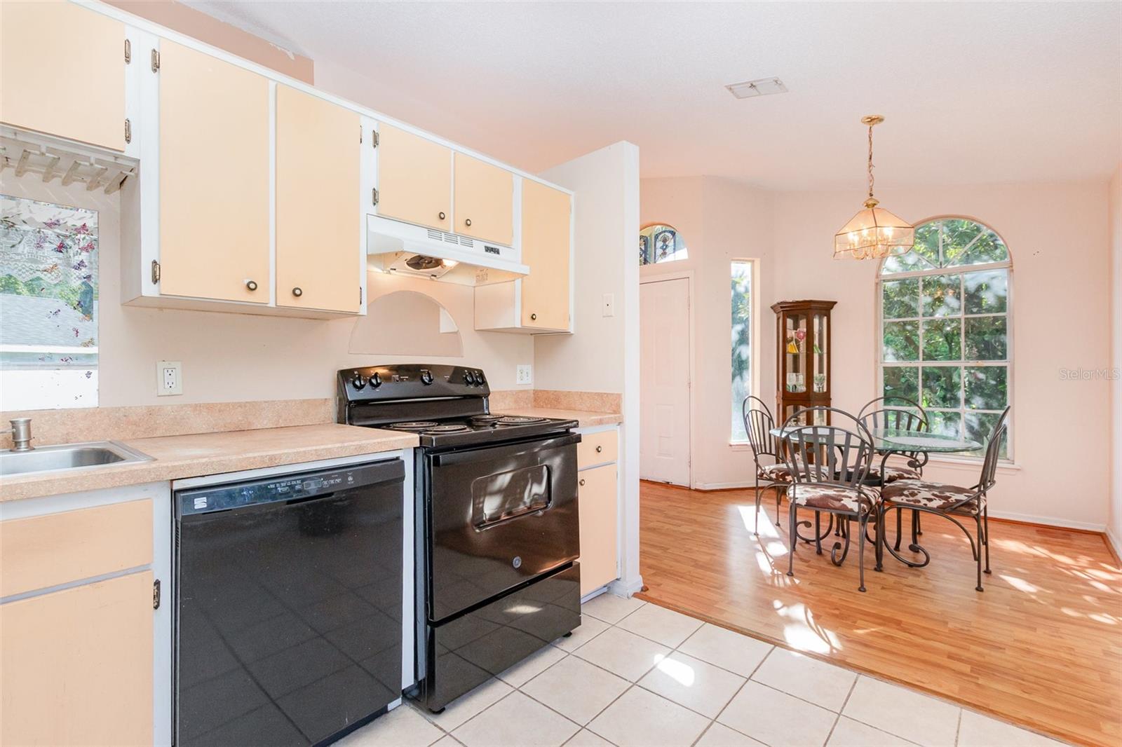 435 HORIZON DR