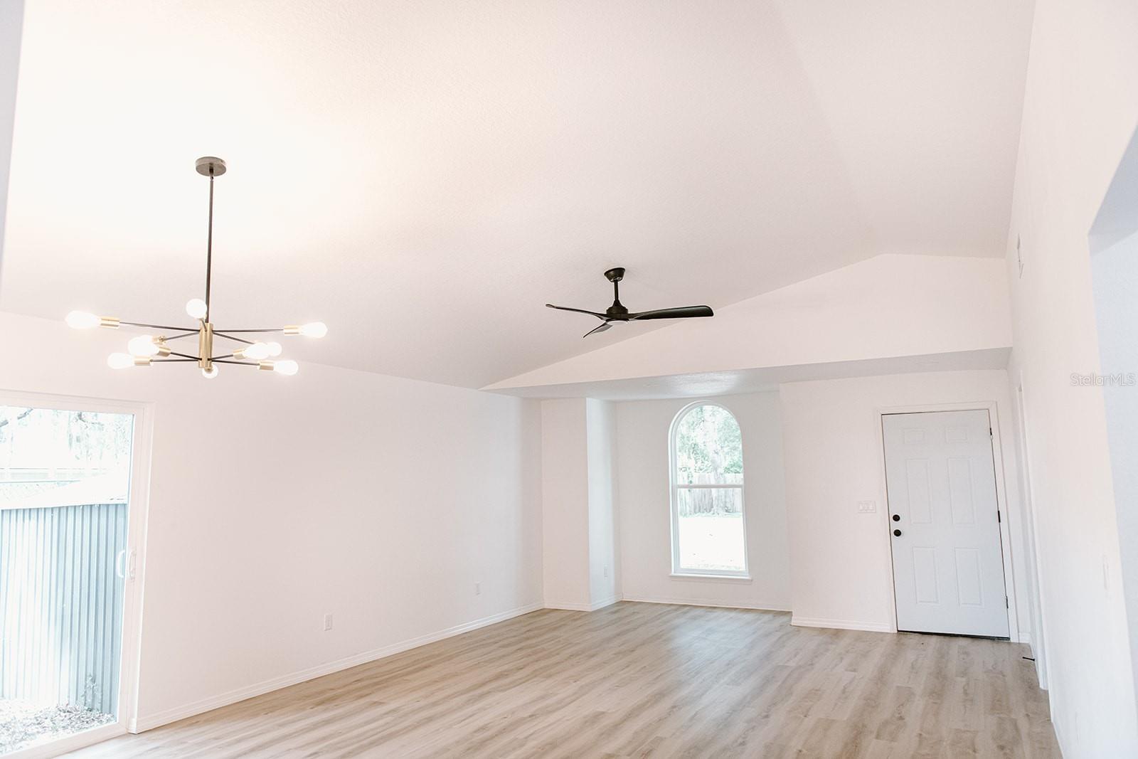 402 BENTON LN