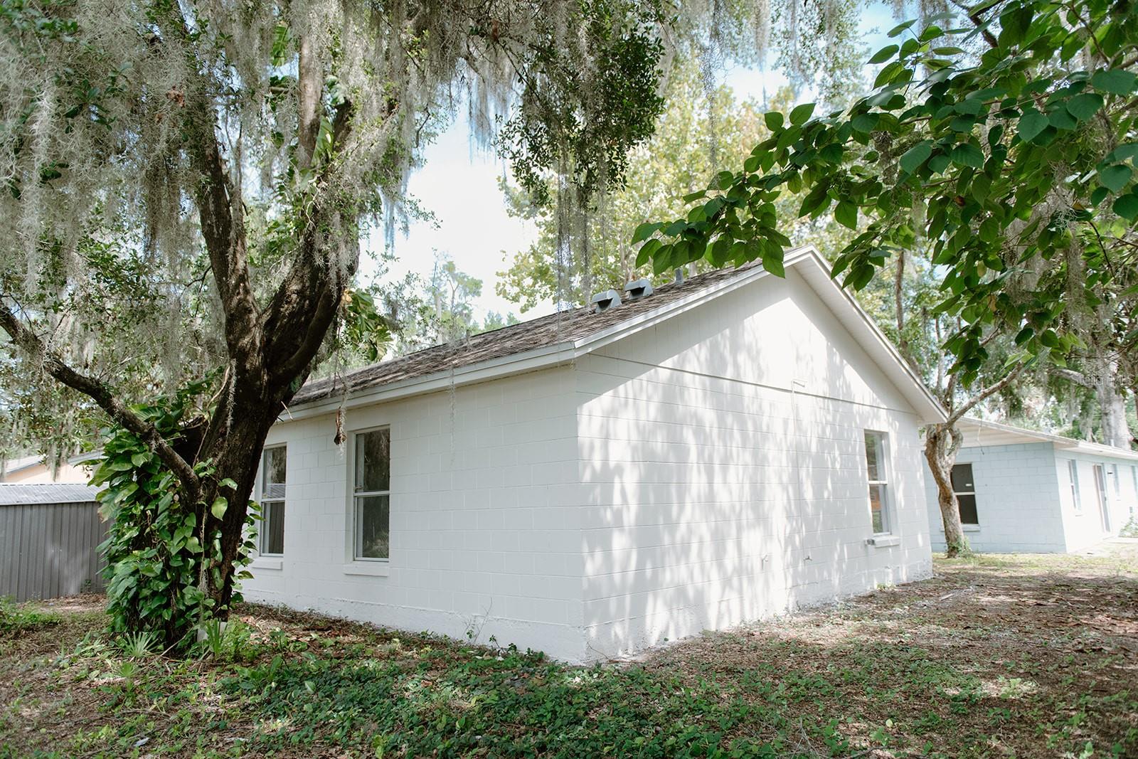 402 BENTON LN