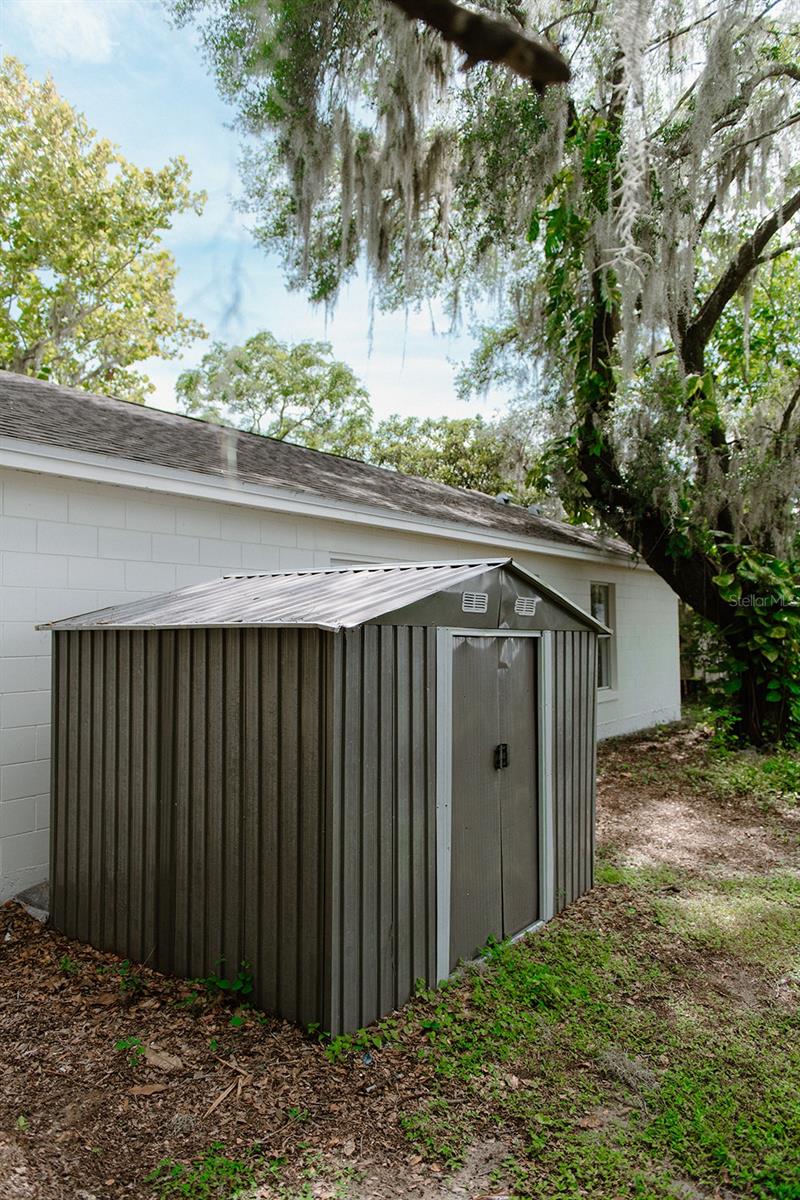 402 BENTON LN
