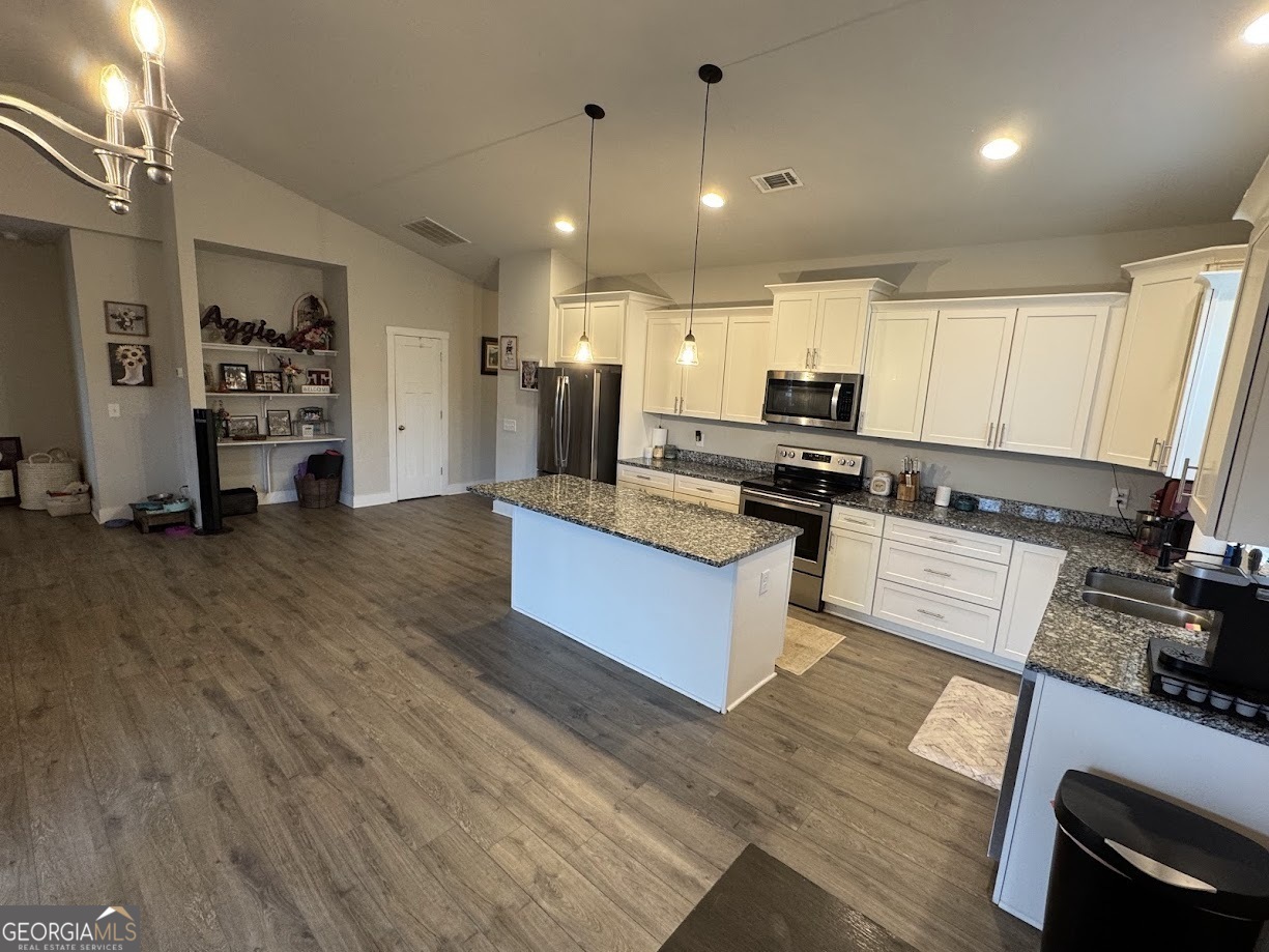 518 N Point Circle