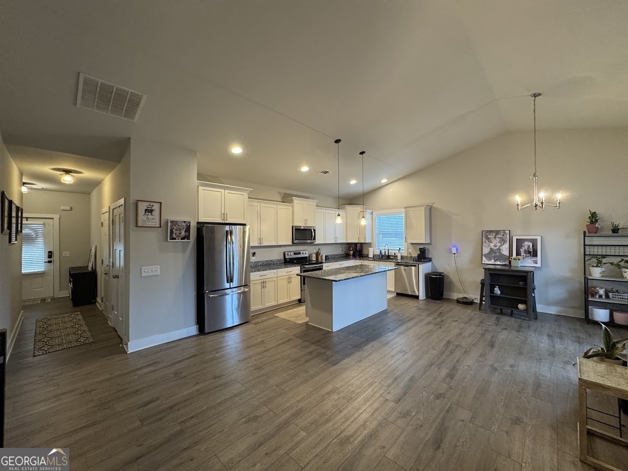 518 N Point Circle