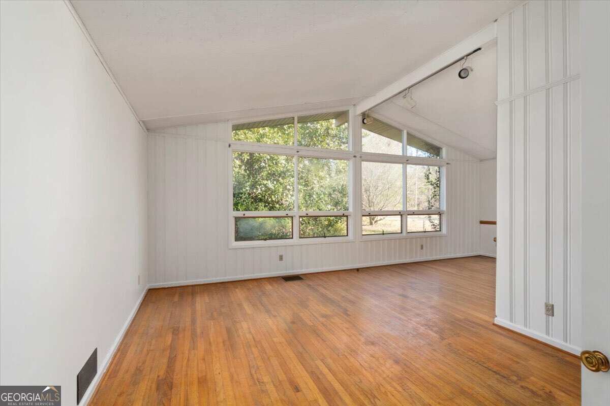 789 Glenn Carrie Road