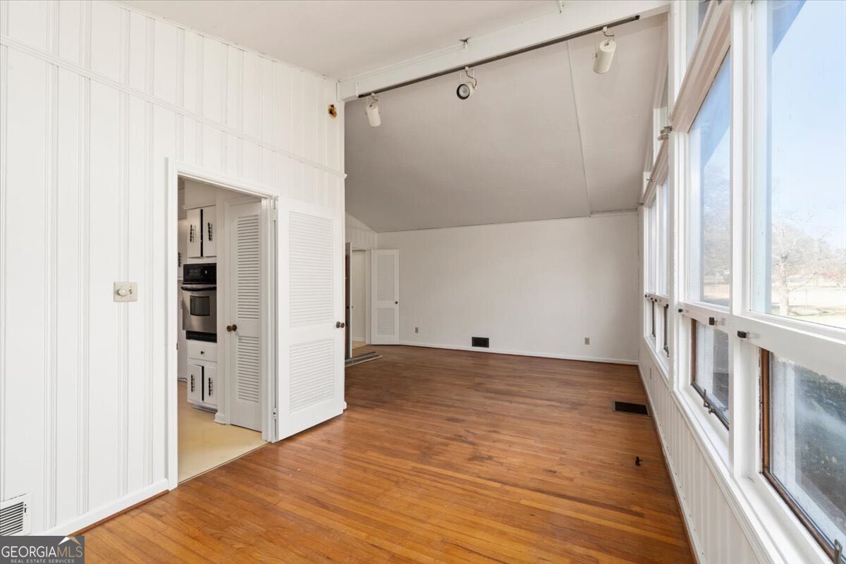 789 Glenn Carrie Road