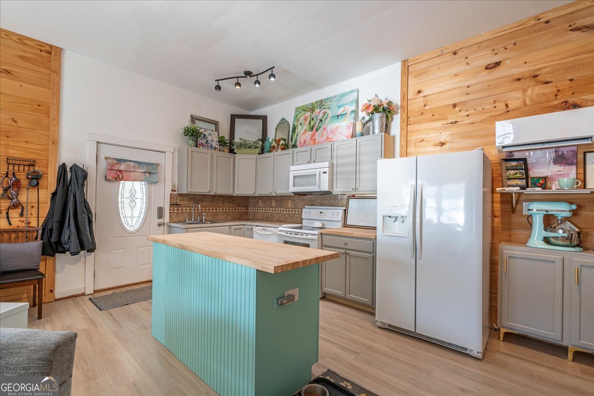 102 Beaverdam Creek Road