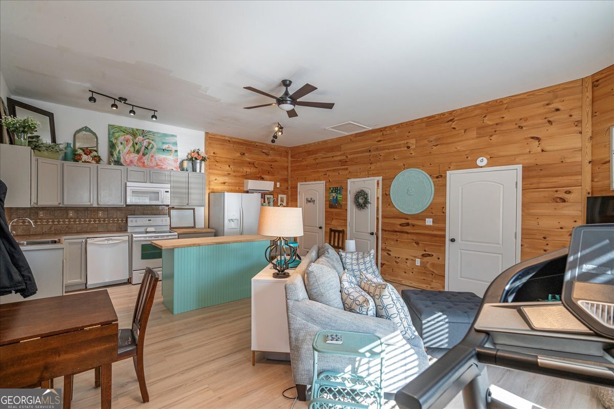 102 Beaverdam Creek Road