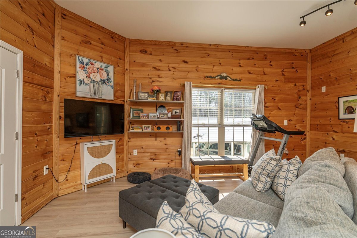 102 Beaverdam Creek Road