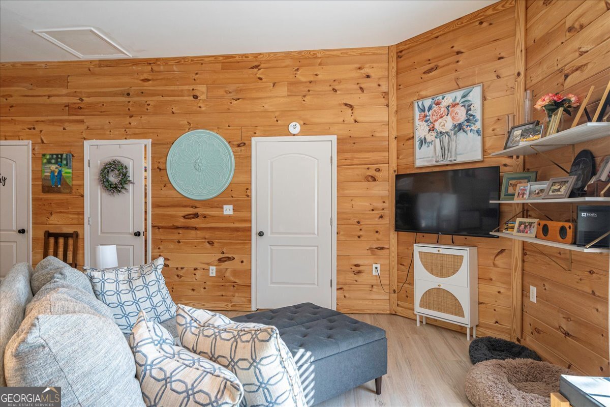 102 Beaverdam Creek Road