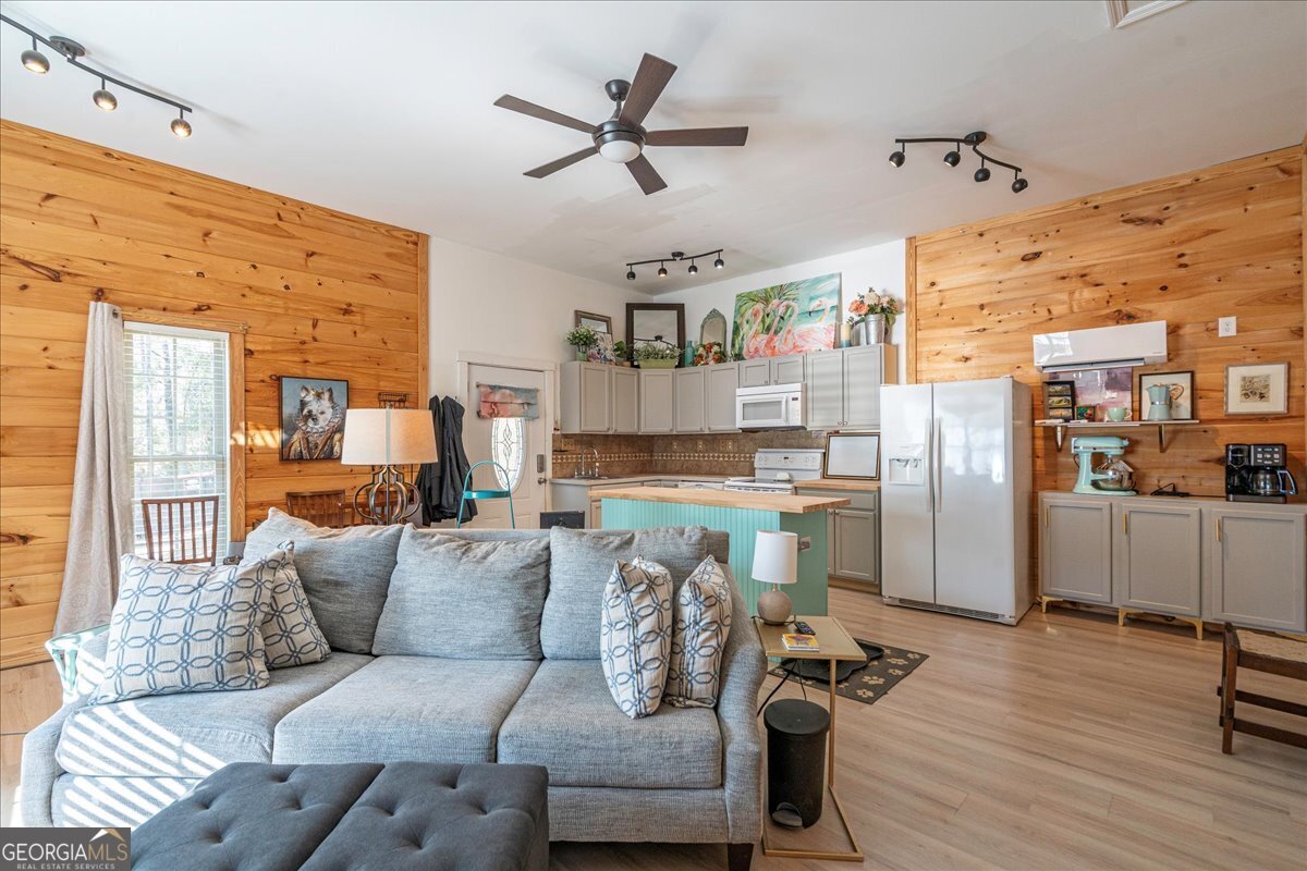 102 Beaverdam Creek Road