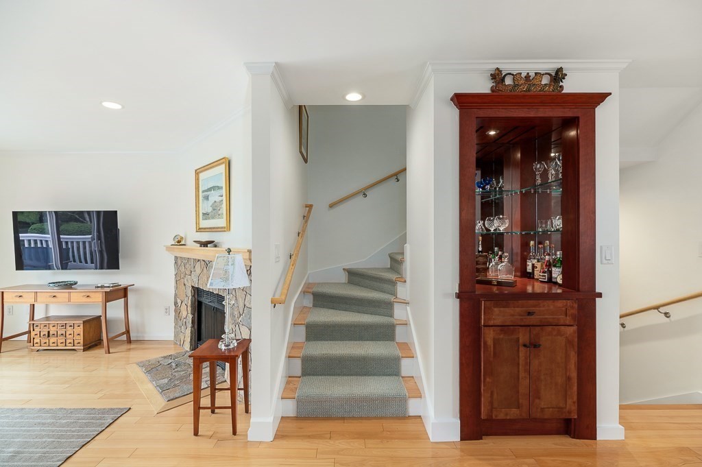 17 Raven Ln # B Unit: 2-B