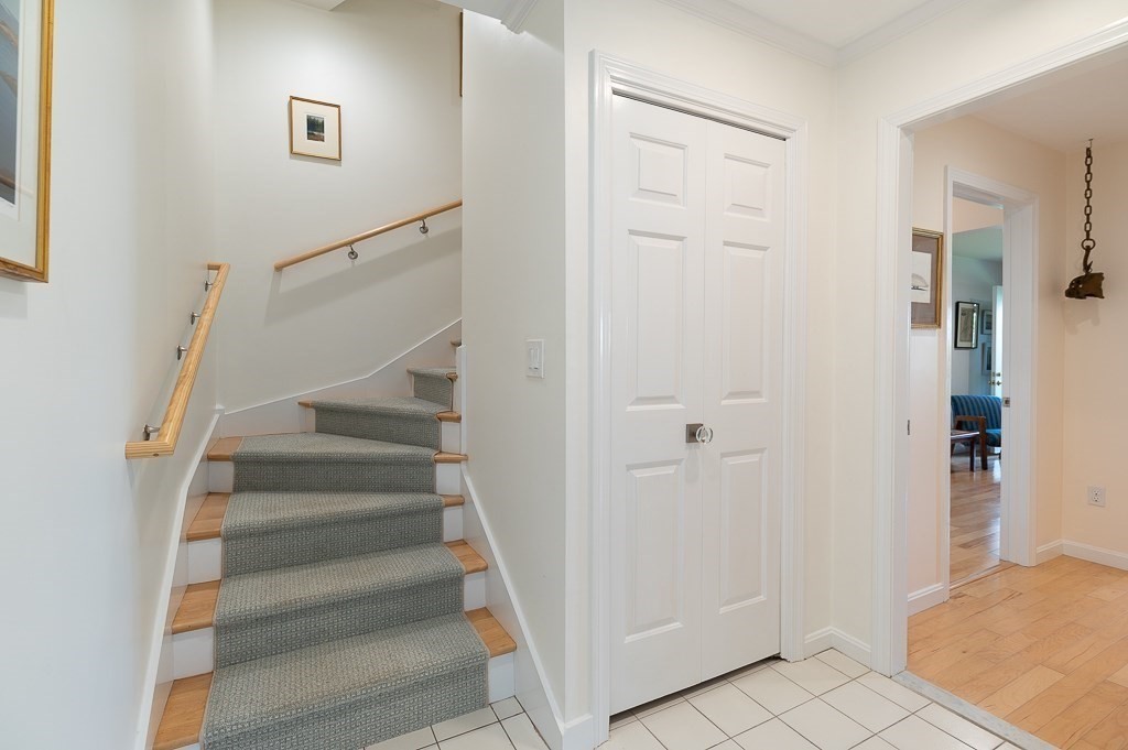 17 Raven Ln # B Unit: 2-B