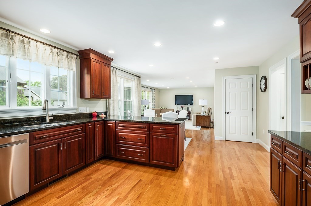 6 Thompsons Farm Way