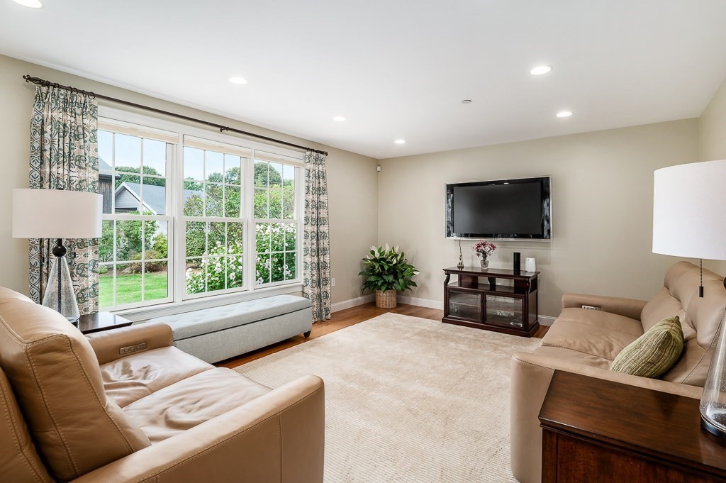 6 Thompsons Farm Way