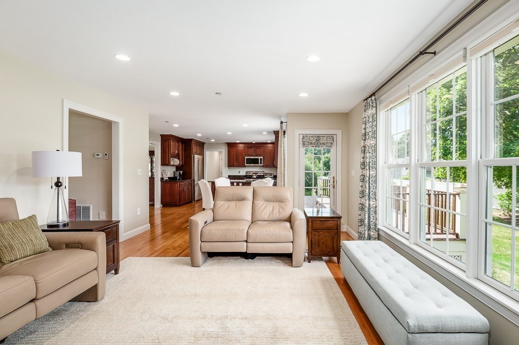 6 Thompsons Farm Way